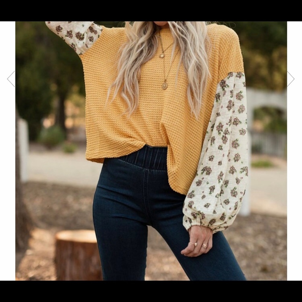 Three Bird Neat Floral fun balloon sleeve top